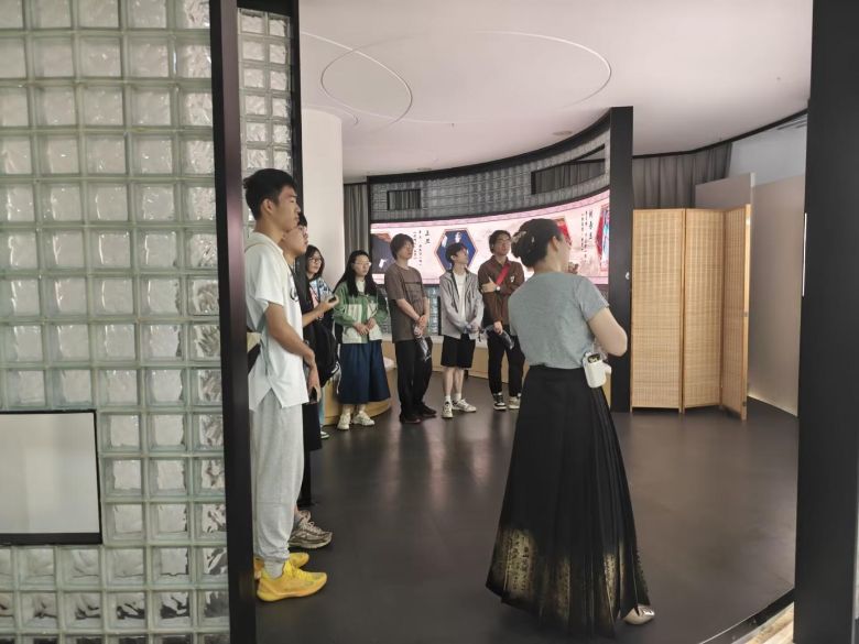  �Ӻ���W�W�������ػ����z�w������_չ�Ļ����Ќ��`