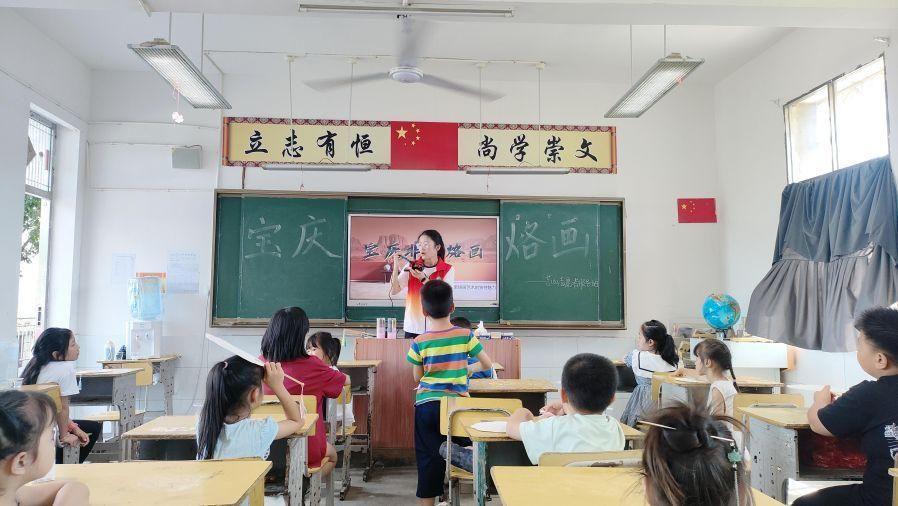 ����ܽ�،W(xu��)�ӣ����c�Ӯ�(hu��)ӡ�l(xi��ng)�飬��ˇ����������(r��n)ͯ��