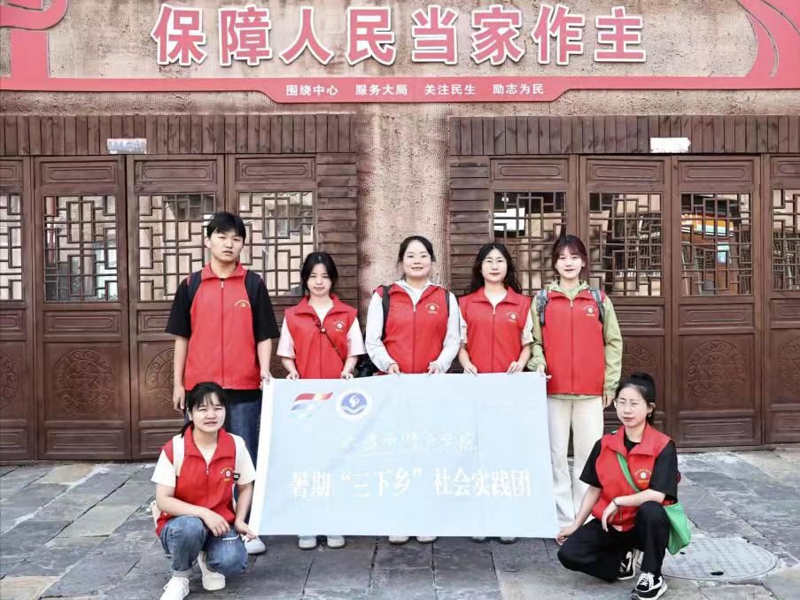 圖為團隊全體成員在當地進行合照