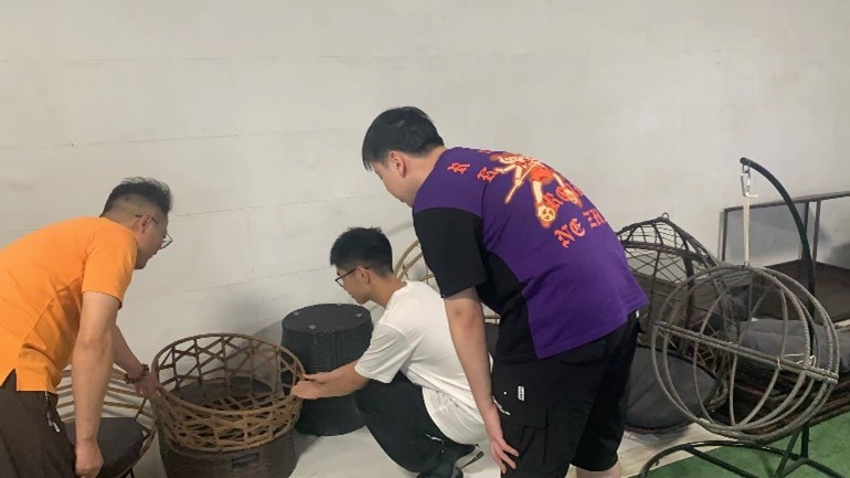 �Ӻ��W���l���{�У����t�l���������