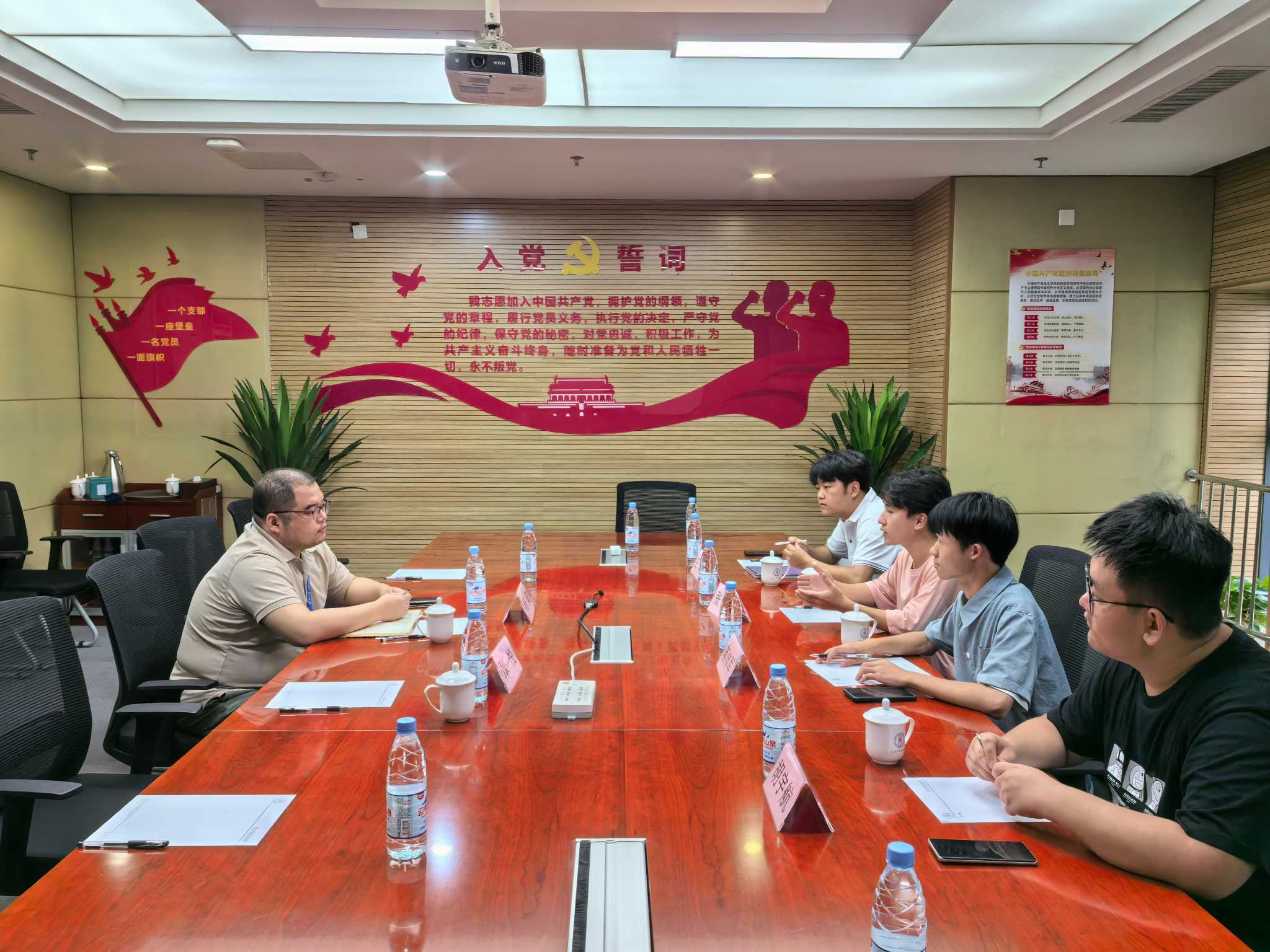 1���D���о�Ժ������������ȫ�о����ė�ꖲ�ʿ�c�F꠳ɆT�ͳ��а�ȫ���}չ�_��Մ