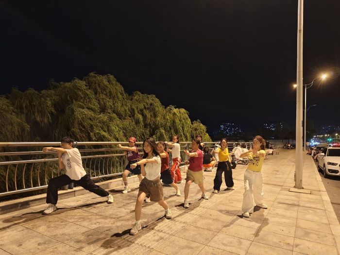 �������������]�����Є��¹�ǰ��