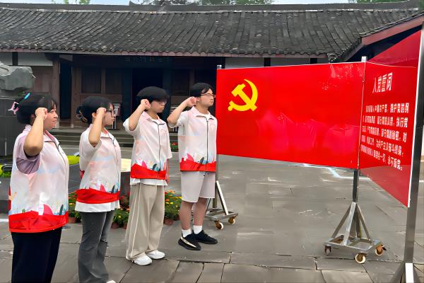 �_����ʾӣ�һ���|��(d��ng)�`����ഺ����