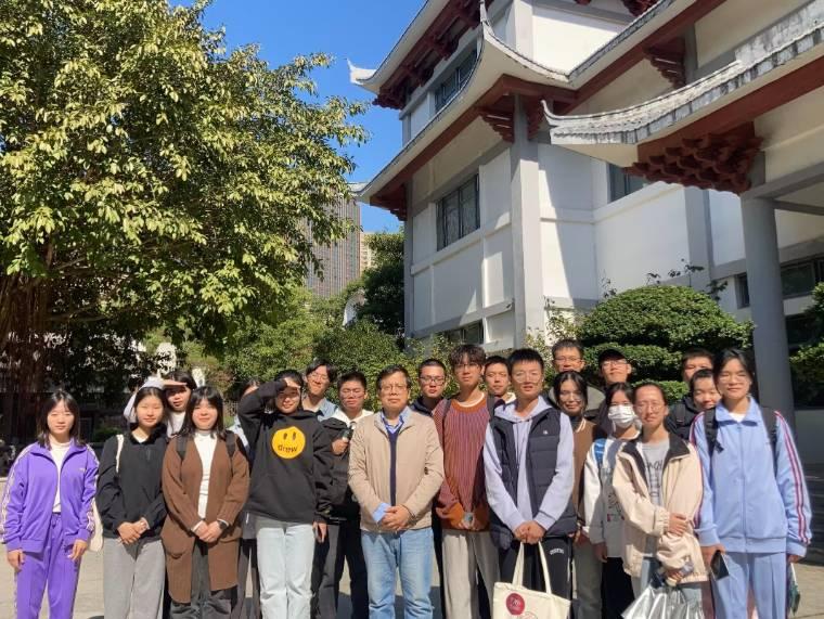 �����������e�����������}��