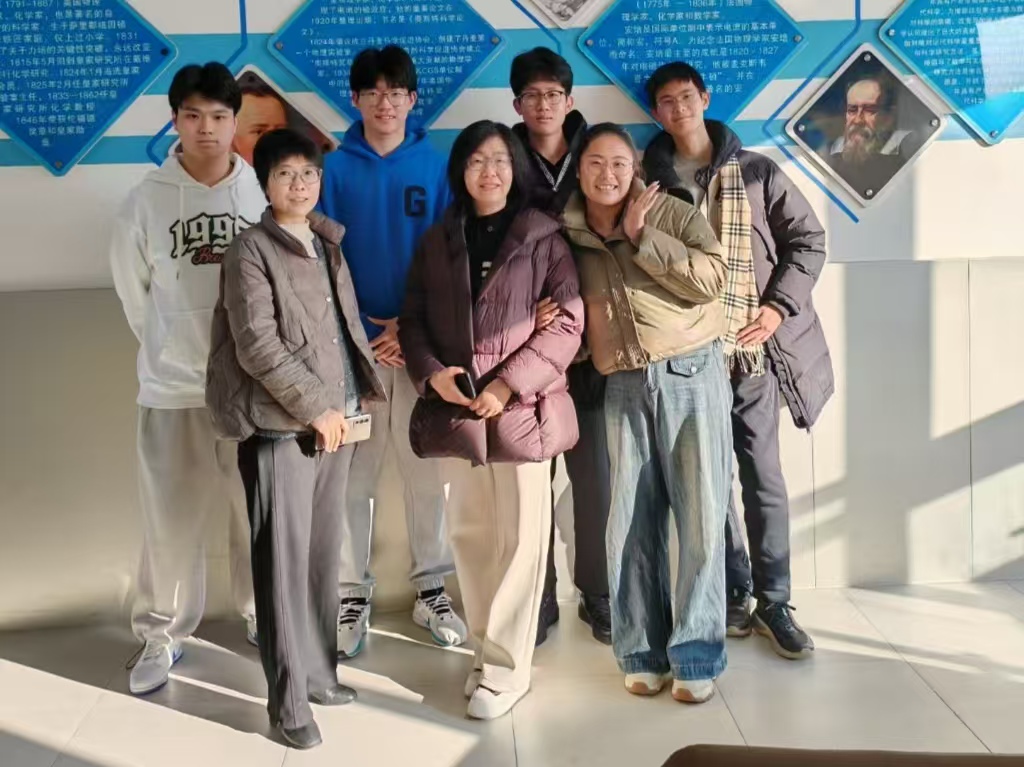 ���f�WԺ��늹��̌WԺ���`�F�_չ������ĸУ��֪�к�һ�����ٌ��`���