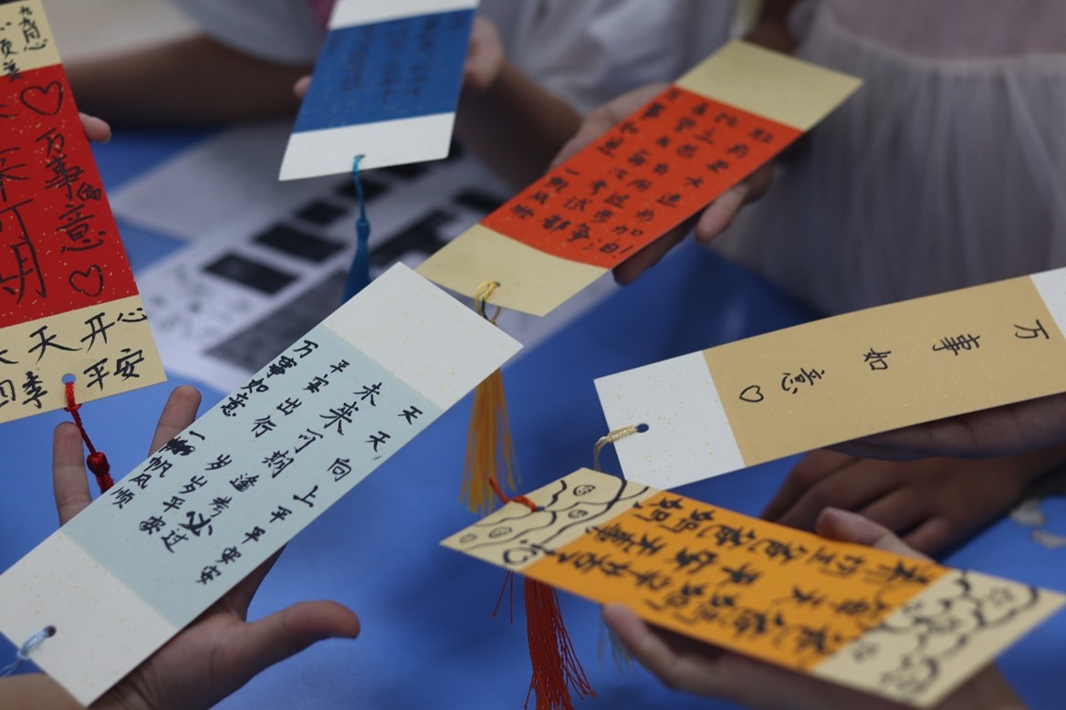 �ڽ�����Ұ���ůͯ�ģ��ڌ��`����Е����ഺ