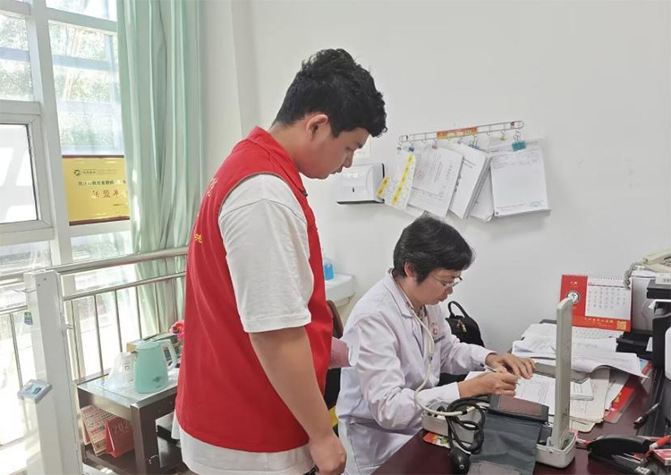 �������Ќ������������{���L����