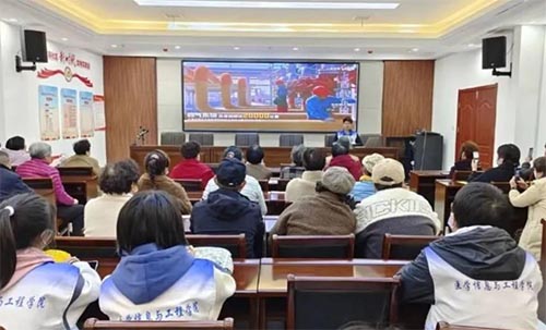 ���н��Ŀ�F꠳ɹ��_չ���ǻ����ϣ�������顰־Ը���ջ��