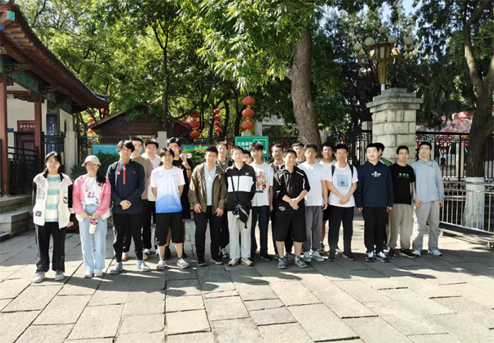 Ļw(rn)ģʵƵZഺɽ|W(xu)A(ch)t(y)W(xu)Ժ23(j)TF(tun)֧_(ki)չ"һF(tun)һƷ"ǧɽɽ(dng)