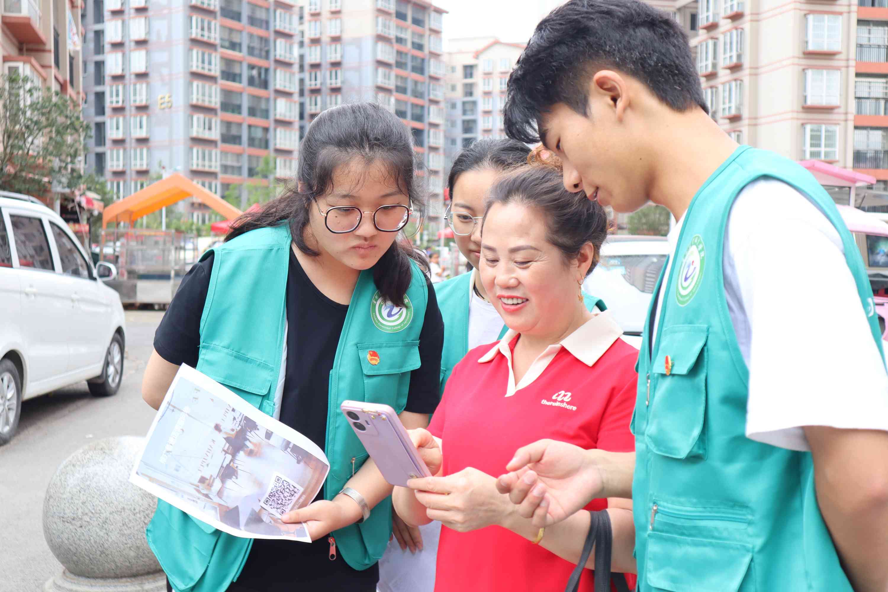 �F���r�I�I�WԺ�C��c�ǽ�ϵ����������`�_չ�������Z�򣬹��L������ƪ�� ��^�{�л��