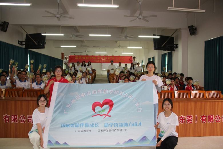 �������l(xi��ng)��ů�⣬�ഺ�o(h��)�������L(zh��ng) ��(j��ng)�Q(m��o)�W(xu��)Ժ��������(m��ng)����ͻ���(du��)�_(k��i)չ����(gu��)���Y���c���W(xu��)�J���������l(xi��ng)�С����}�Έ@��(hu��)�����v��(hu��)