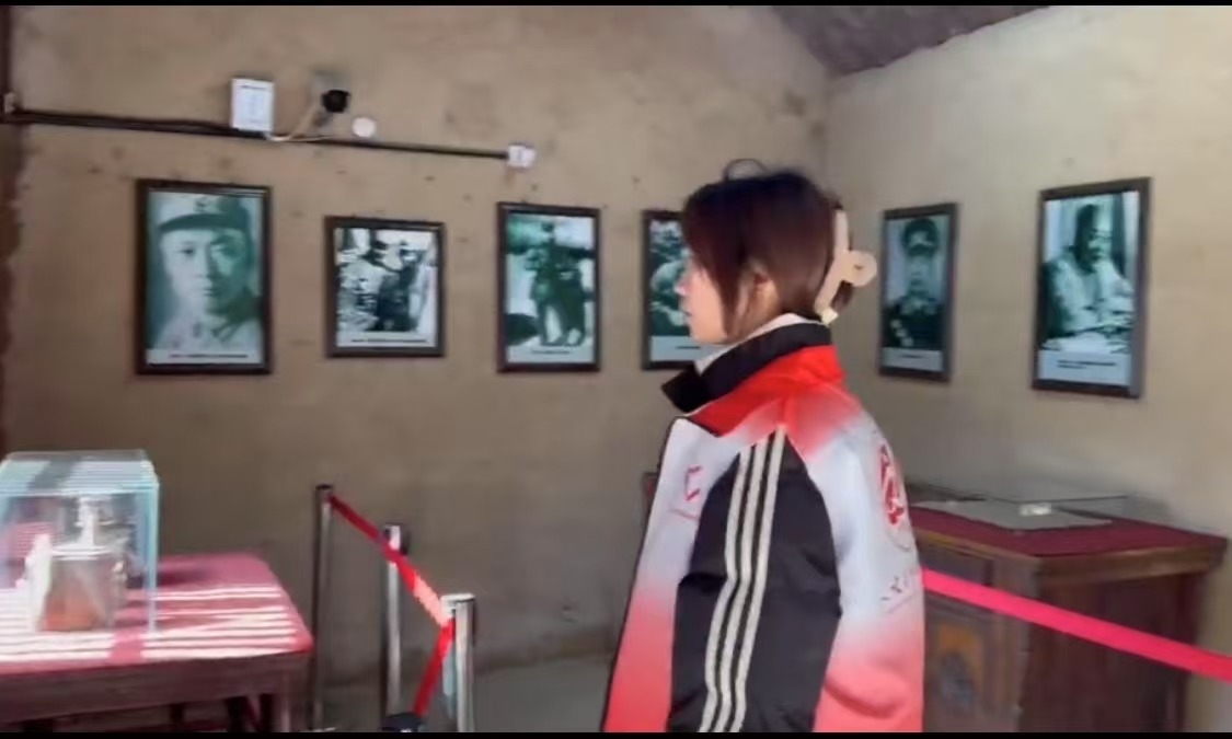 ׷���tɫ���E�У����ɾ���������