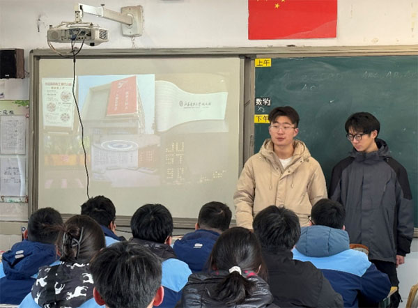 ���K�Ƽ���W���{�WԺ�_չ���ك���W��ĸУ�Ќ��`�F���������߿����v�ý��ƴ���¡�