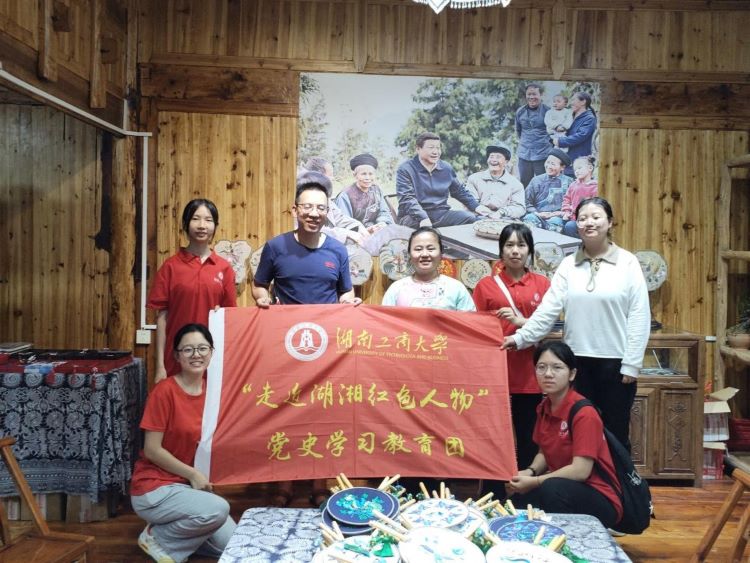 ���Lʮ�˶�Óؚ·�ϣ��Ҹ����������m���ǝM��Ĺ���