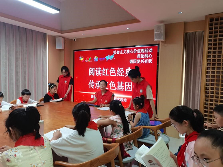 ���K������W���ƺ̡����ڌ��`�F��Ԣ���ژ������桱·ͯ�У�־Ը���Ղ��f��ů�c��