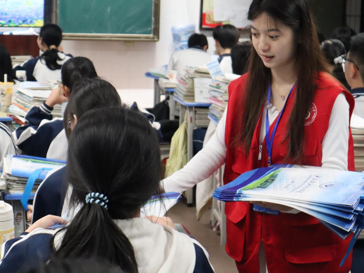 �V�Ͱ�У�У������е�һ�ЌW