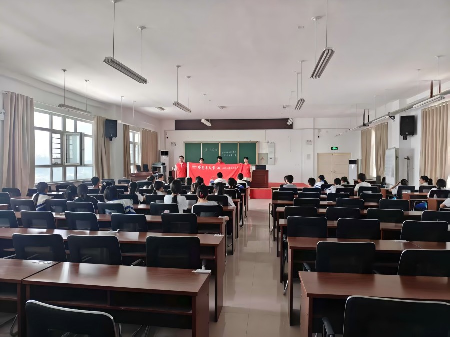 ������ꡱ �շ��MУ�@ ���ηN�Ӳ����g ������������T�ഺ�ܣ��߲ʹ�ůͯ�ĳ��� �F��շ������