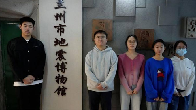 ��;���� �������R