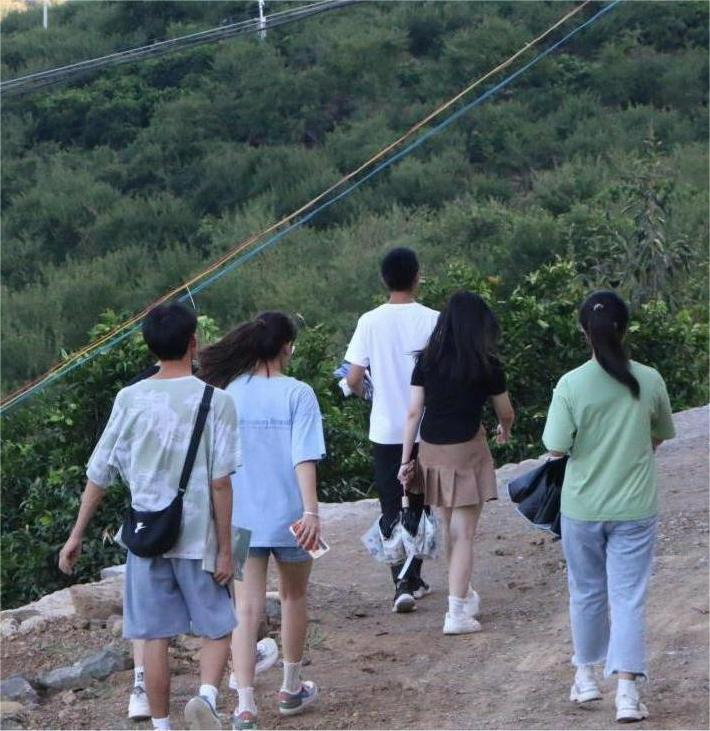 ��W�����M��ɽ���˽��l�����d�µ��r�aƷ�lչ�F��