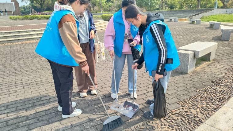 �����´��Lů���ģ����h��������С����h�����}���