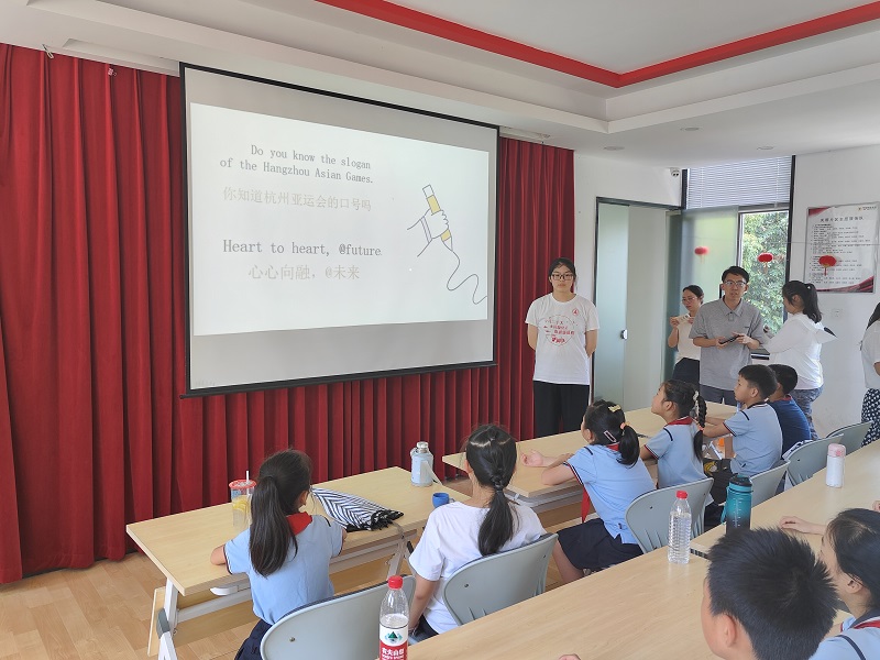 ����ͯ��С�n�ã���^Ӣ�Zӭ���\