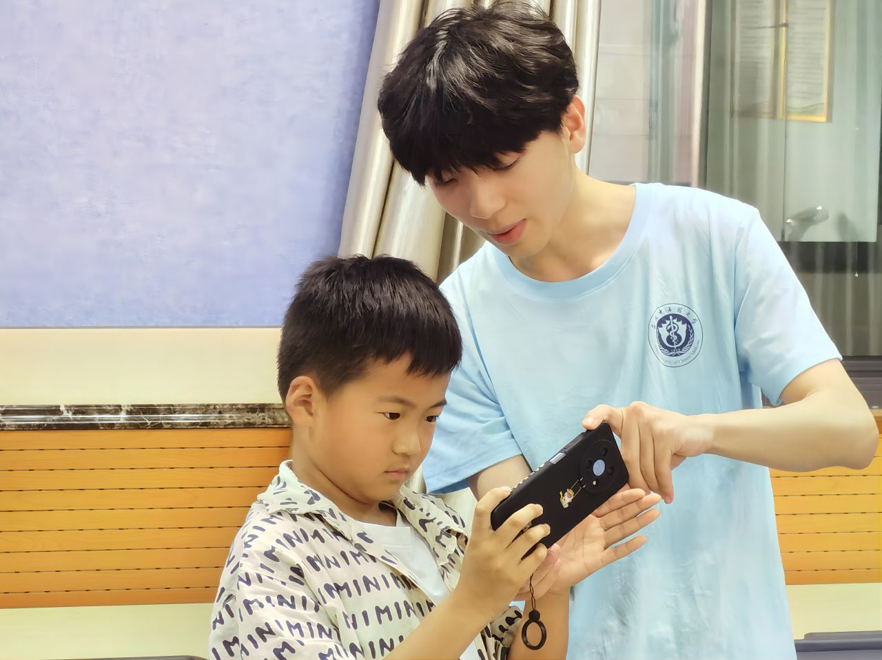 Ȥζ�n�ð�ͯ�꣬�gЦ�Zȼ�ഺ