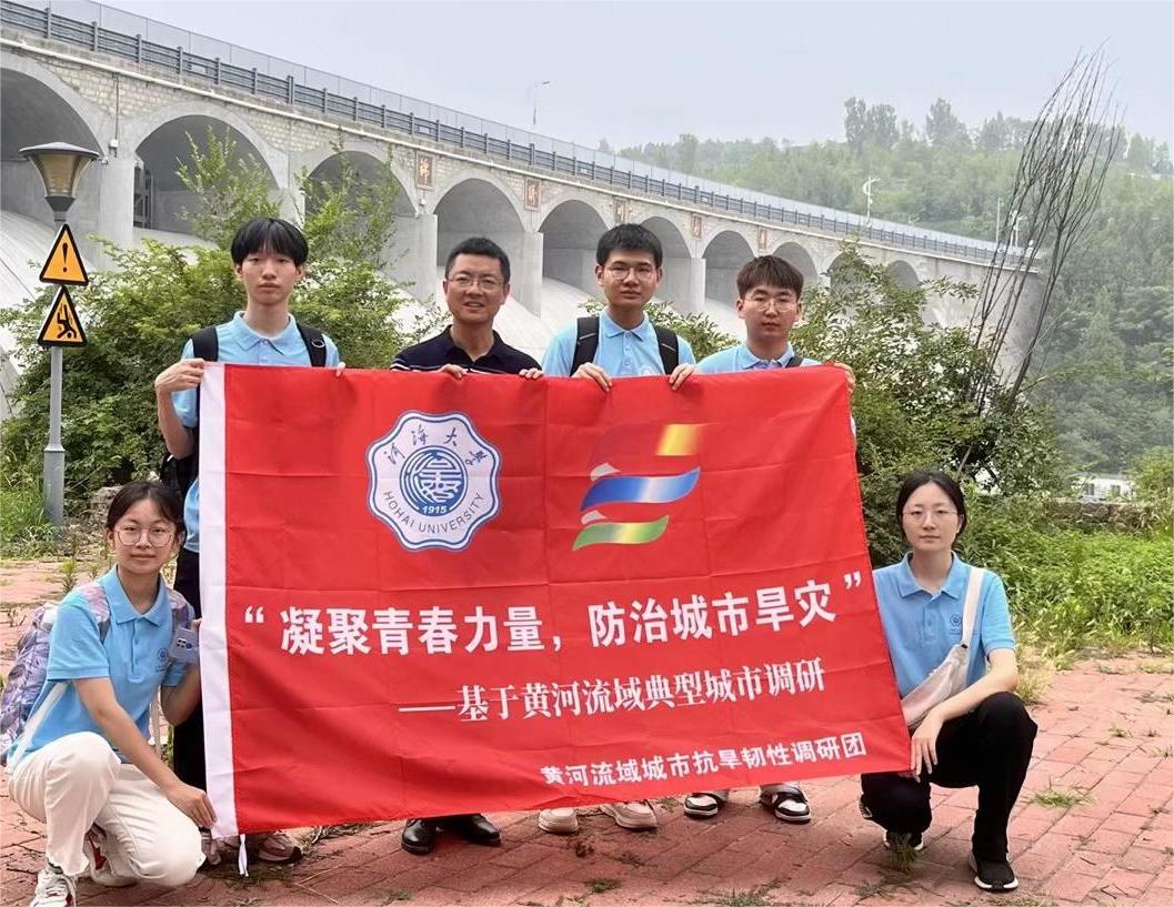 �����ഺ֮�������γ��к���(z��i)