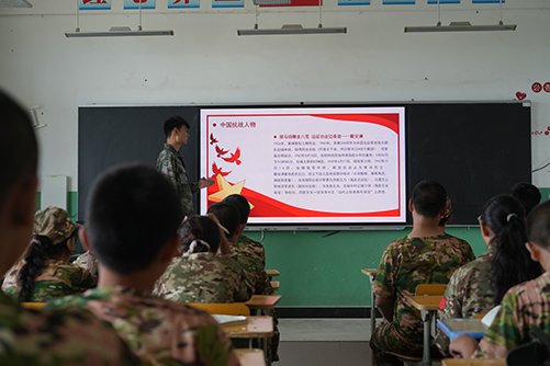 ͬ�Ĺ����F(tu��n)�Y(ji��)�����y�ֹ������A�硪���ӛ����(zh��n)�vʷ ����Ӣ�۾��񣬌W(xu��)У�_չ����(zh��n)�������}���v���(d��ng)