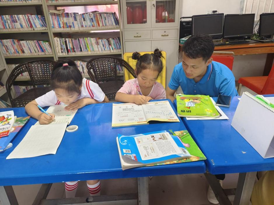 ���M�l������lչ�������l�����d����