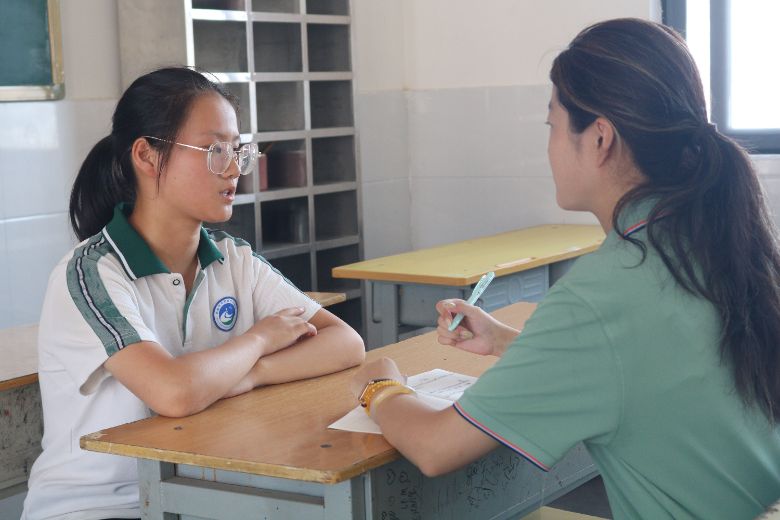 �ഺ֮��ײ�ƌW(xu��)̽�� ���ώ�����W(xu��)����W(xu��)Ժ���M(j��n)�����(zh��n)���ČW(xu��)У��Ԓ��֪�W(xu��)��