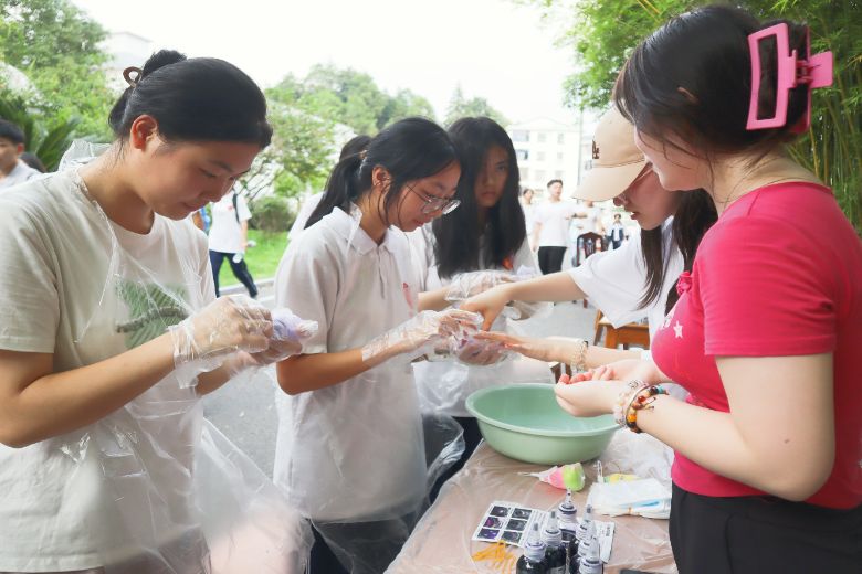 ����Ժ�_�ˌW(xu��)�縰����h���`�F������h��һ�ЌW(xu��)�_չУ�@���`���