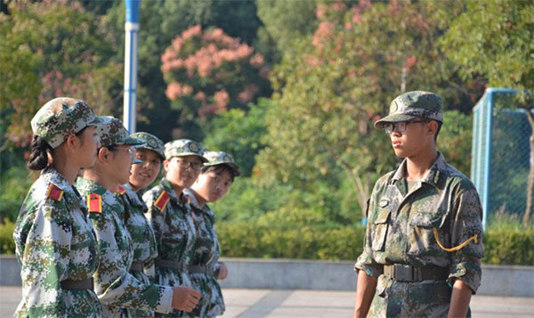 ���۶��x������Ķ��Գ�