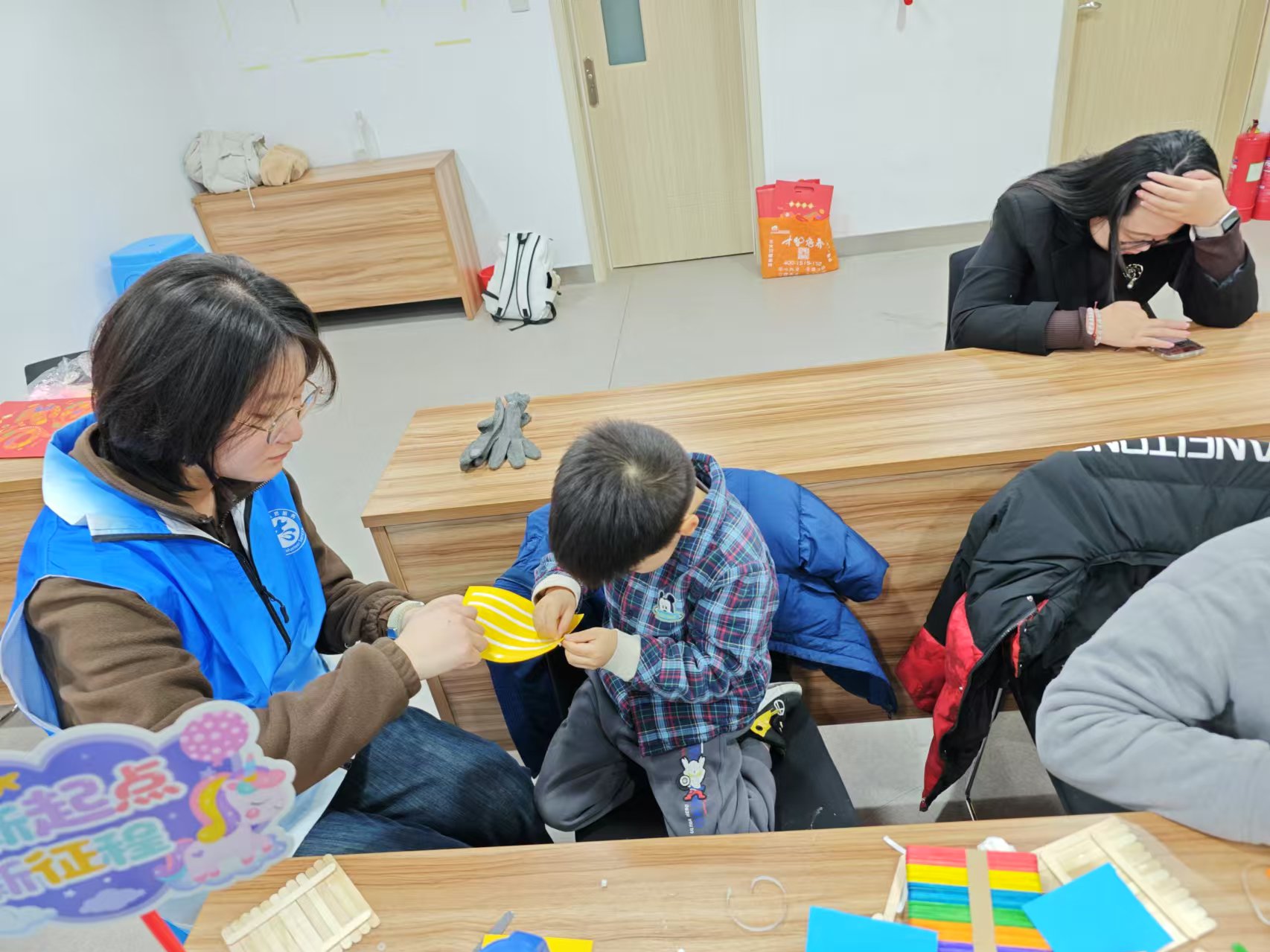 ���ഺ����(m��ng)���G��(d��ng)δ���������Gɫ��̼���ʽ�ƏV���(d��ng)�A�M�e��