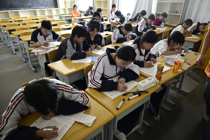 �������ഺ���ϖ|�lͯ��-һ����Խ��ɽ�����ڜ�ů�s��