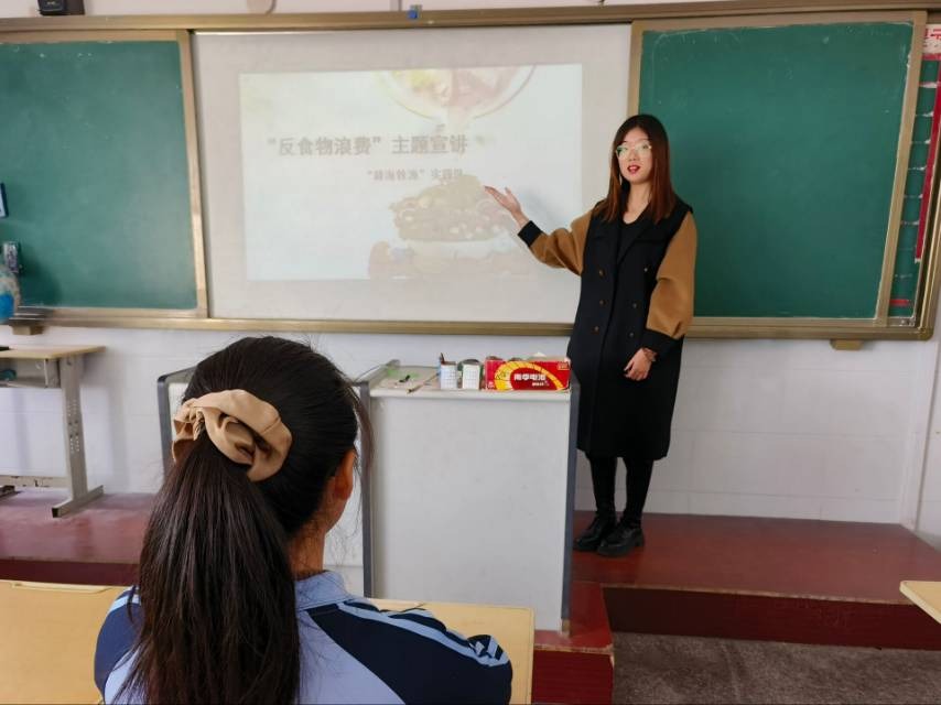 ���й��s�����M��ʳ�������MУ�@