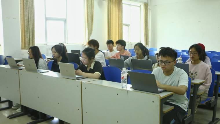 ���ϿƼ���W�̌WԺ�ɹ��e�k�Y���������Oϵ�л��