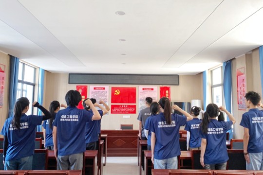 �ഺ����(m��ng)�h���£��ƵZ�^�M(j��n)�����̡�����Ϣ���̌W(xu��)Ժ�����l(xi��ng)��(sh��)�`�(du��)�_(k��i)չ��һ���}�h�����(d��ng)