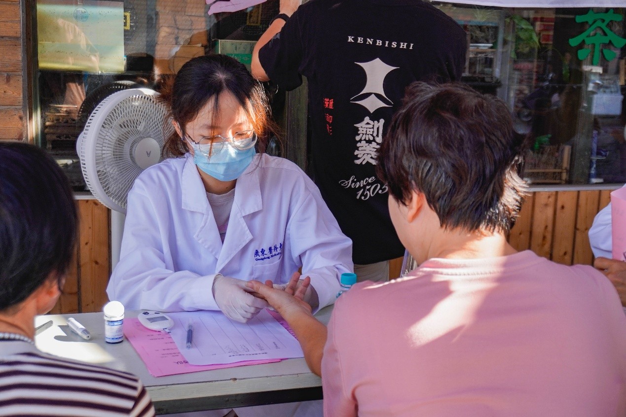 �η�־Ը���յ�һ�죺�ഺ�����M�l�壬�������՜�ů����