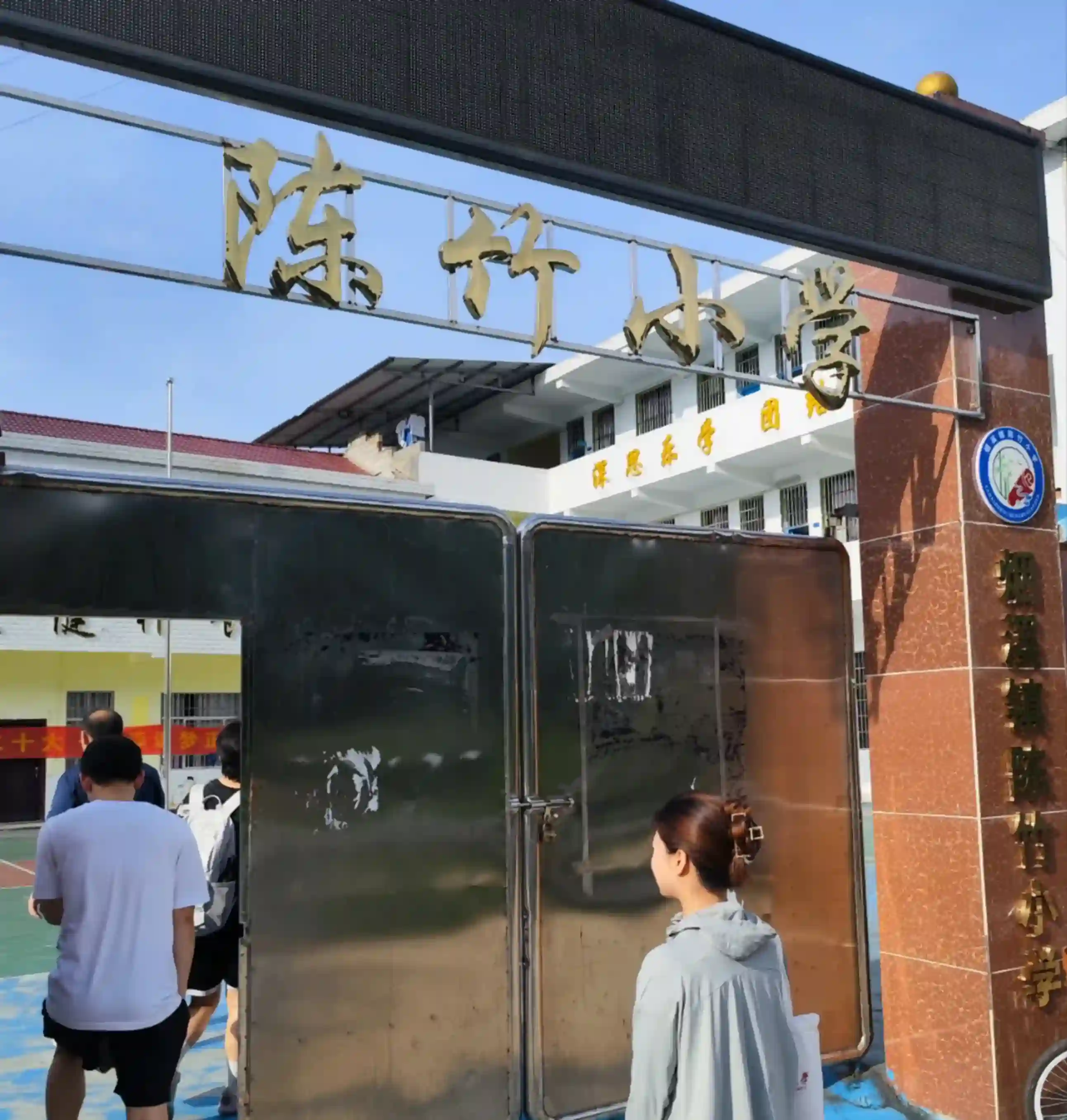  ����������ҫ�ഺ�������ώ�����W���ΌWԺ����������־Ը������_չˇ�g֧�̻��