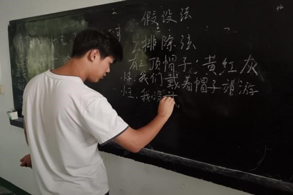 ����������`����������WԺ���ഺ������ͨ��־Ը������_չ������ɫ�n��