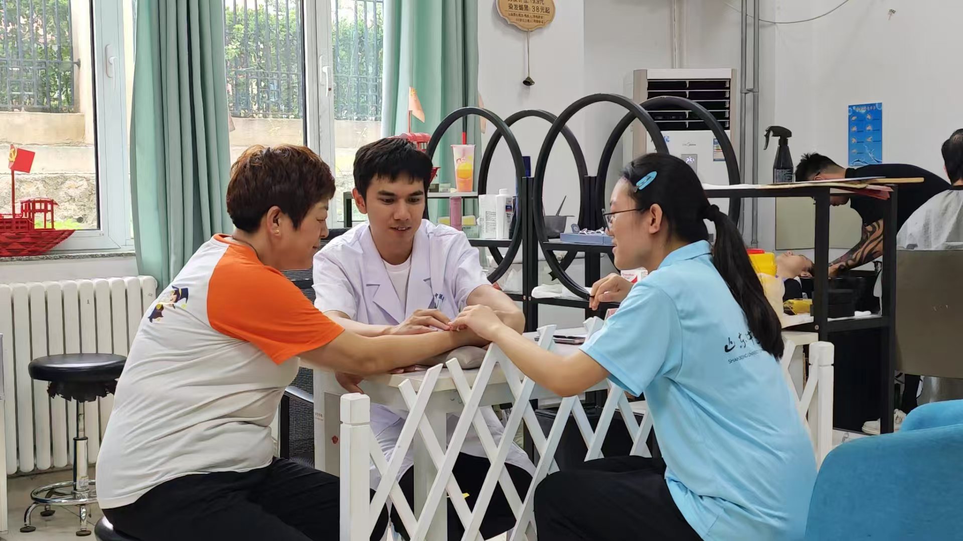 ɽ�|���tˎ��W���t�c΢�⣬�l�P���t