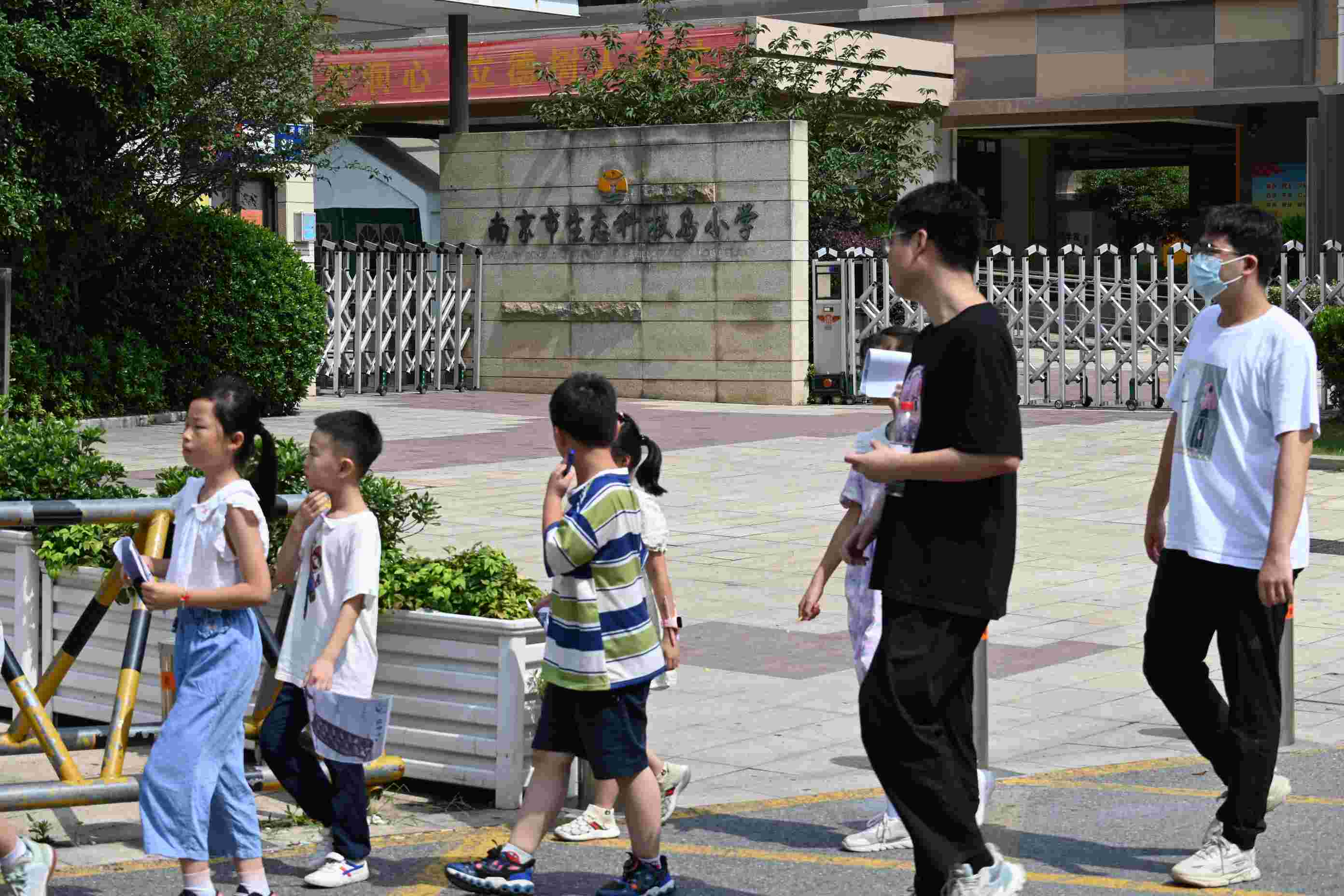 �Ͼ���Ӌ��W������ͯ�������`С��꠻��֮��һ�׸߶ȿ����硱�����l�F�������е������c��Ҫ