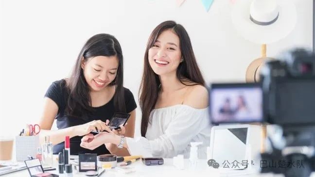 �����˳��µ�Ů���������͘I�F��͸ҕ�cŮ��W����I����