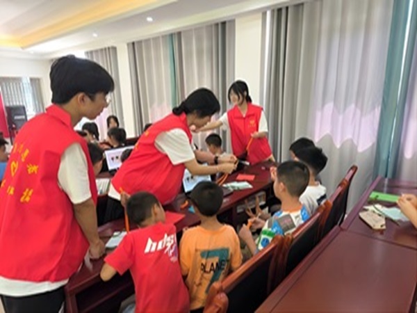 ��W(xu��)�����l(xi��ng)֧�������ӂ��������ֹ�������������W(xu��)Ժ���ഺ����(m��ng)��ͨ��־Ը����(w��)�(du��)��ٻ��(d��ng)�_���һ�n�o(j��)��(sh��)