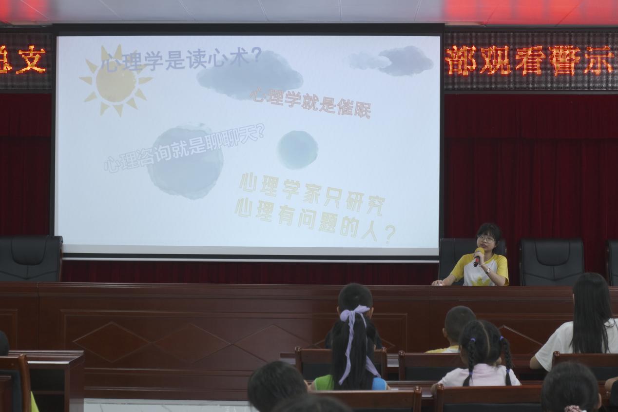 ��������(m��ng)��Դ�У������v���������`����ī��(chu��ng)�����l(f��)����