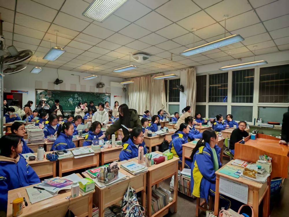 �Ļ�����ӳ���ݣ��ഺ���`ҫԪ��