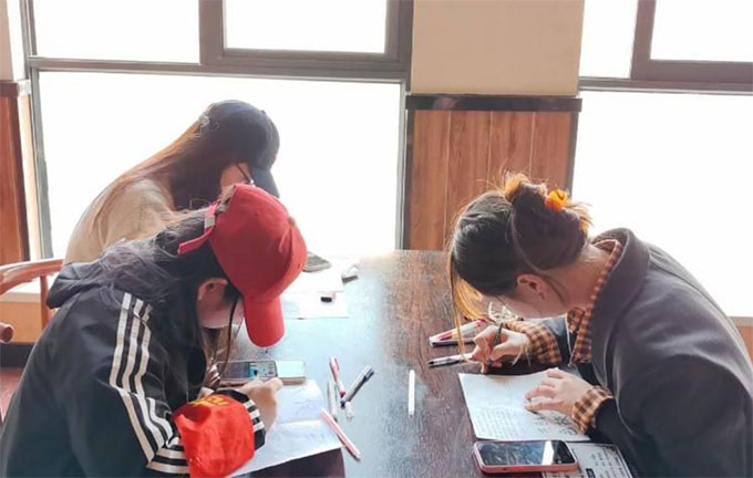 �˺͕�(sh��)Ժ�_(k��i)չ�����O(sh��)�GɫУ�@������(qi��ng)�h(hu��n)�����R(sh��)��־Ը����(w��)���(d��ng)