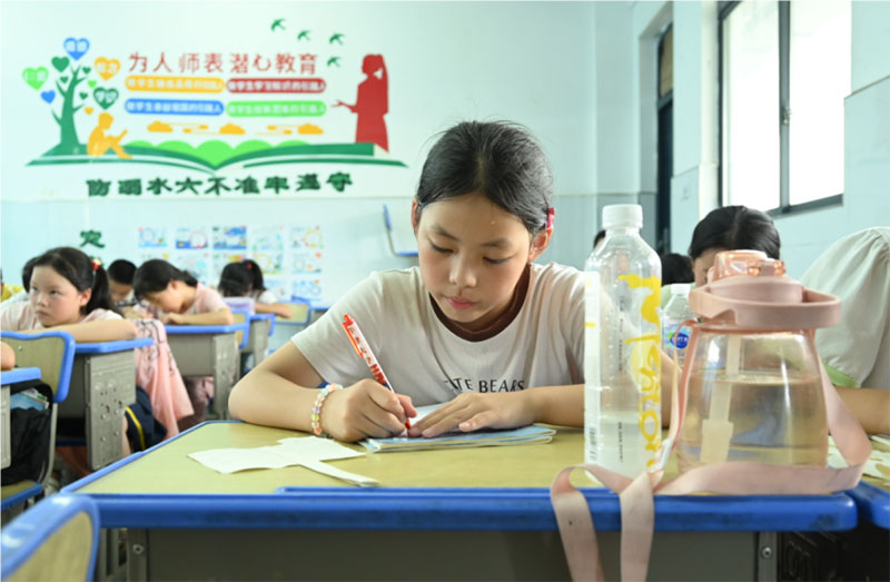 �������p��������K��ɫ����ӭ�������Ͼ�ؔ(c��i)��(j��ng)��W(xu��)��������W(xu��)ԺС�L(f��ng)�֧���(du��)�_չ�������䶴�����