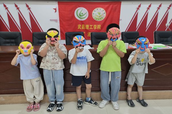 ����������`����������WԺ���ഺ������ͨ��־Ը������_չ�����Ԯ�Ę�V��ý�����L��������w������ƪ��