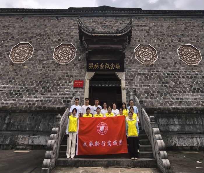 �����}ǭ�С�����У�һ����Խ�vʷ�ļtɫ����ϴ�Y֮��